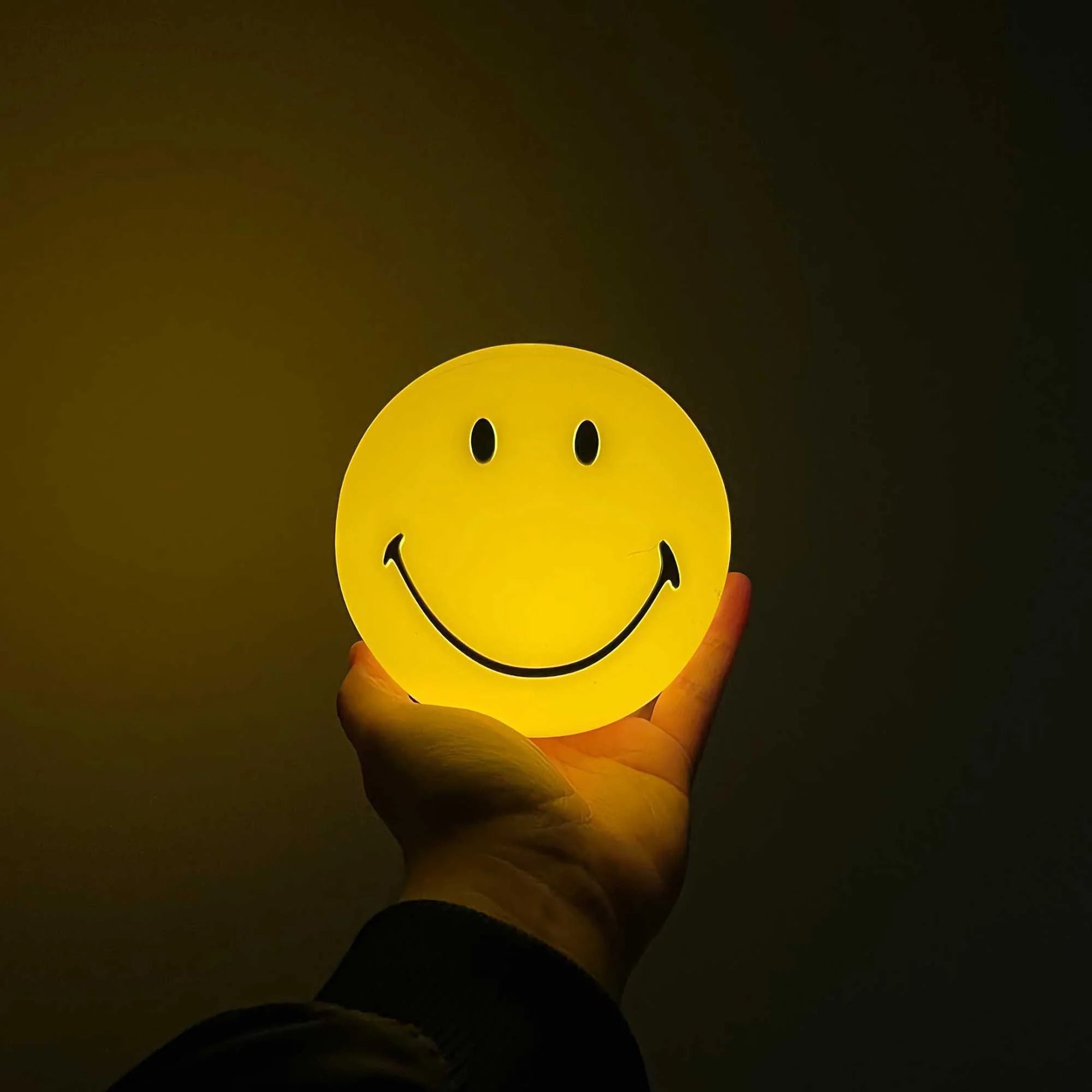 Smiley Lamp - Bundle of Light